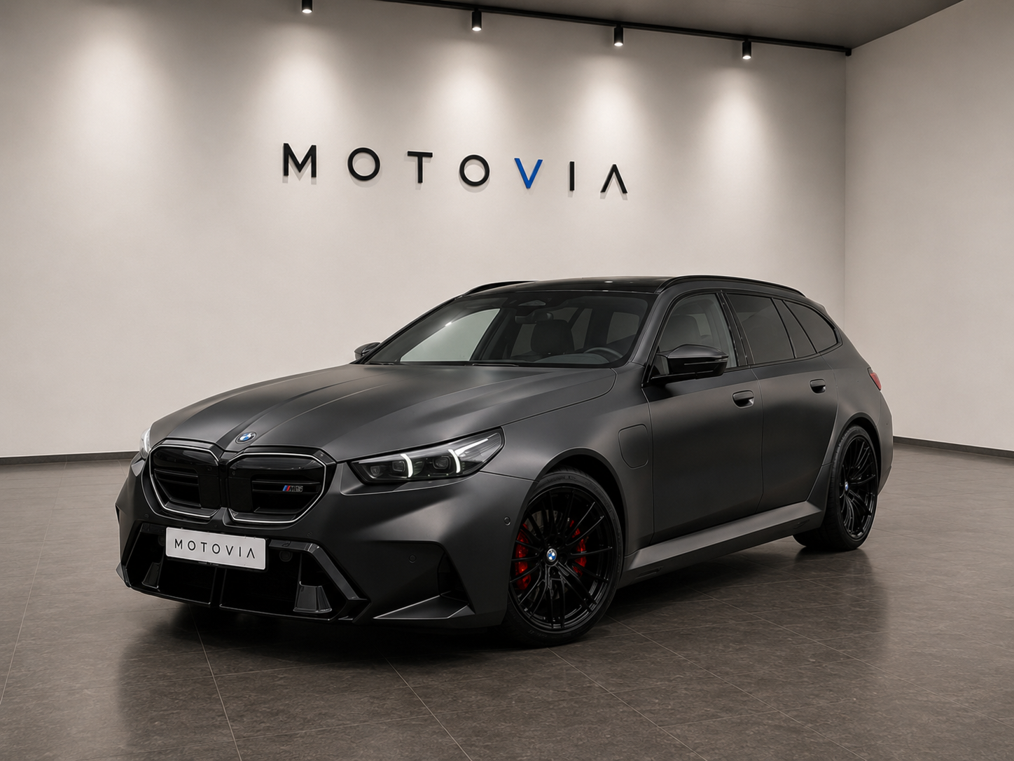 BMW M5 Touring i Motovias showroom
